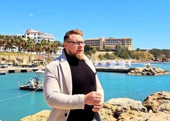 Deven Schuller Kritik: Wir haben ihn unter die Lupe genommen