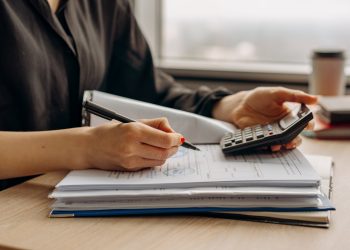 Leitfaden für Kleinunternehmer: Kostenlose Geschäftskonten und andere effiziente Sparstrategien
