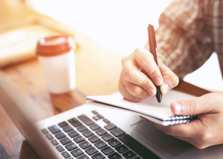 Revolutionierung der Online-Industrie: Der transformative Einfluss von Fernarbeit und digitaler Zusammenarbeit