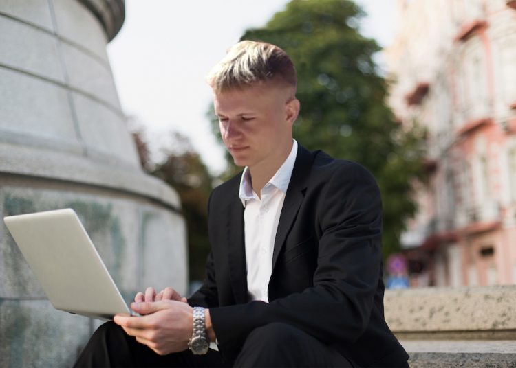 Digitalisierung ist kein Luxus mehr: Schumm Digital beweist, warum KMU’s 2024 umdenken müssen