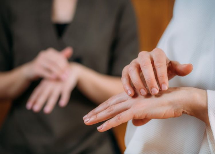 Die revolutionäre Methode zur Stressbewältigung: EFT Klopftechnik erklärt