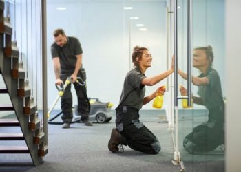 Reinigungsfirmen für 2025 wappnen und digitalisieren: Alle Infos