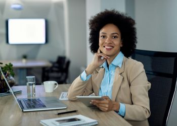 Beruflicher Erfolg dank Zahnästhetik: Warum ein strahlendes Lächeln den Unterschied macht