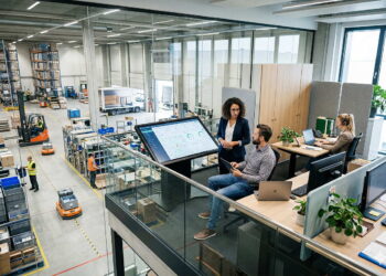 Mehr Raum für Effizienz: Intelligente Bürokonzepte für Industrie und Logistik